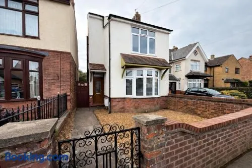 Central Peterborough Home, Garden, Parking, 2 Bed - Image 1