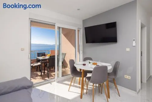 Seaview Apartments - Image 1