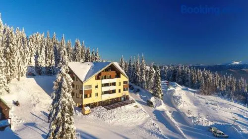 Summit View Apartment - Image 1
