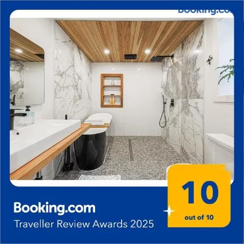 Downtown Oasis-2BR-Spa Bath-Pet Friendly, Free Parking - Image 1