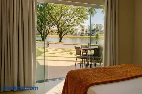 Suíte com Vista para o Lago em Capitólio em Escarpas do Lago - Image 1