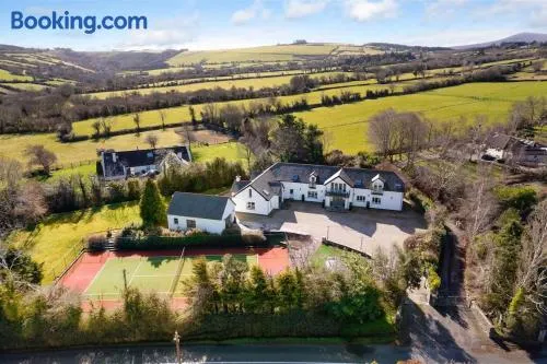 Winton Grove – for outdoor and tennis enthusiasts - Image 1