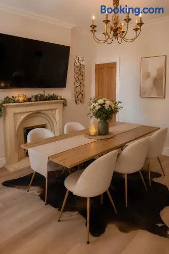 3-bed Victorian Townhouse, Lake District Base, Kendal Town Centre, Parking - Image 1