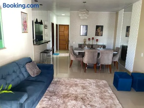 Casa Grande com 2 quartos e 3 camas com AR CONDICIONADO nos dois quartos - Image 1