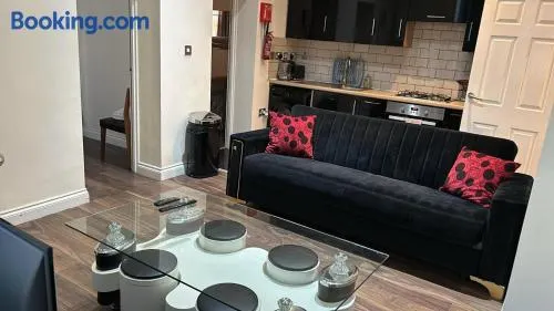 Luxurious 2 Bed Apartment - Image 1