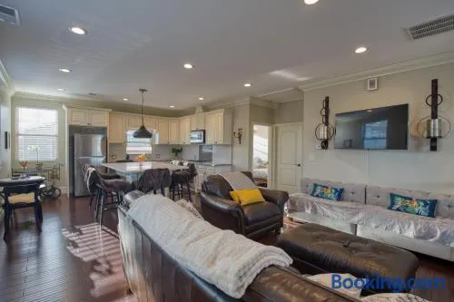 Luxury 2 bed 1 bath - Image 1