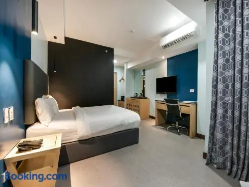 Bay Area Suites Manila - Image 1