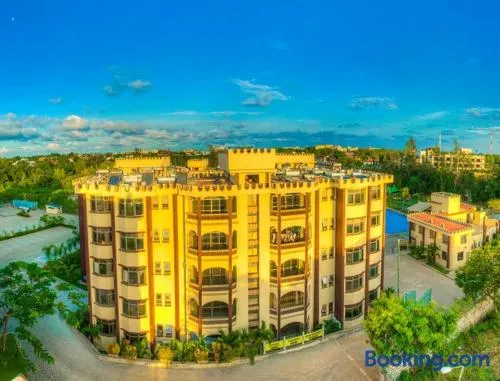 Roma Stays Sunset Holiday Apartments 3Bedrooms & swimming pool - Image 1