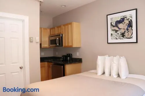 Stylish Downtown Studio in the South End, C. Ave #1 - Image 1