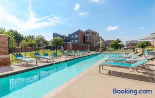 Modern Apt in Bricktown Downtown - Image 1