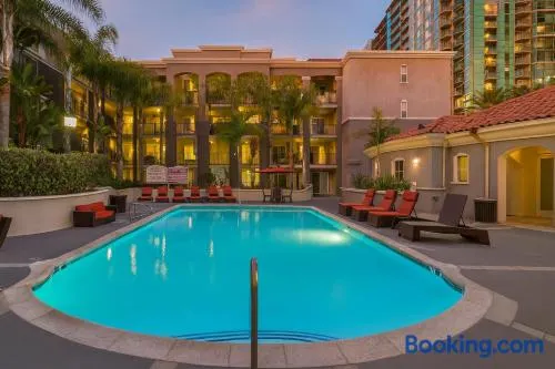 Sunny Marina Del Rey Apartment- Hot Tub, Game Room, BBQ, Projector - Image 1