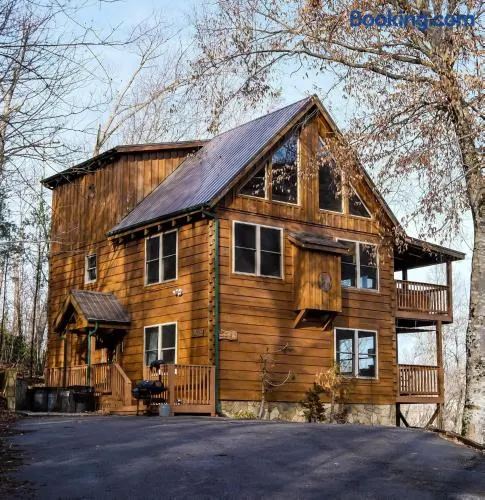 Lazy Bear Lodge - Image 1
