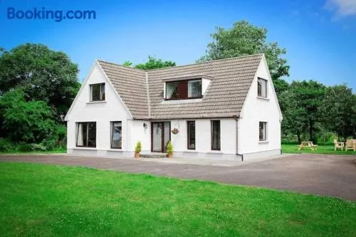 Ellie's Farmhouse - Image 1