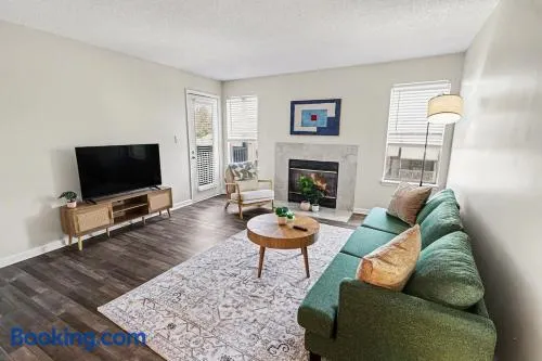 Bright and Spacious 2BR with King Bed, Pool, Gym Near UAB & Hospitals - Image 1