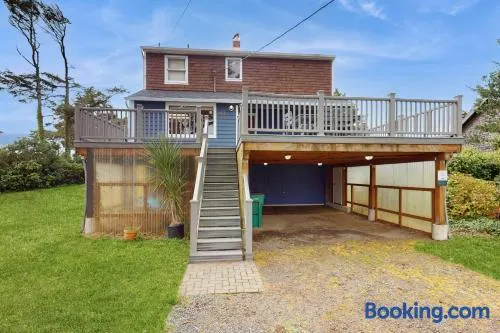 McKinnon's Beach House - Image 1