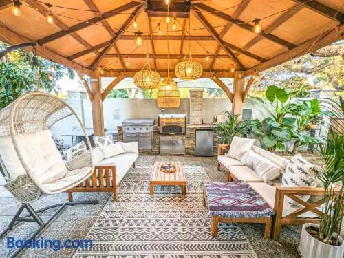 Casita Hosum: Modern WFH Garden Suite w Gazebo Outdoor Kitchen & BBQ - Image 1