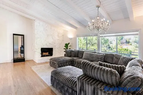Hillside Hideaway - Private Woodland Hills Canyon Suite - Image 1
