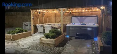 Rhos Walia,near Snowdonia,Hot tub - Image 1