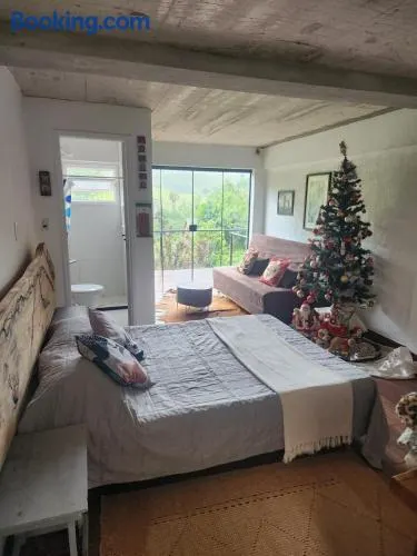 Cabana do alto, espaço privado dentro de um sitio de 20mil metros - Image 1