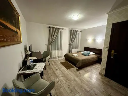 Dworek Złoty Róg Hotel i Restauracja - Image 1