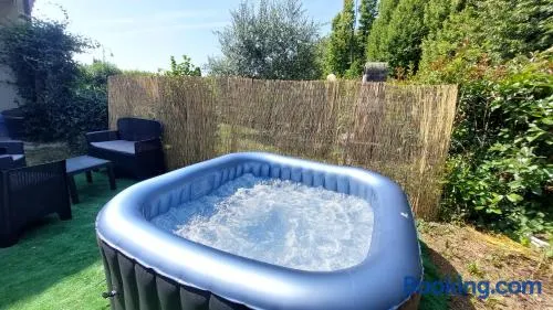 jacuzzi e giardino privato - comodo per Malpensa e Milano - con parcheggio - Image 1