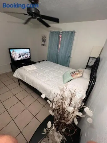 Central Phoenix Value Stay Blue Room - Image 1