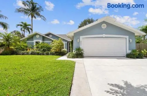 Florida house, 4br 2bt with private pool oasis - Image 1