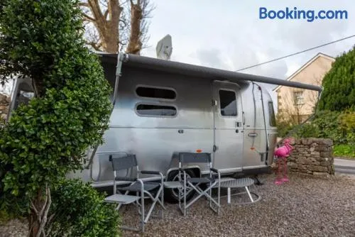 Unique Airstream Retreat - Sleeps 2 - Free Parking - Image 1