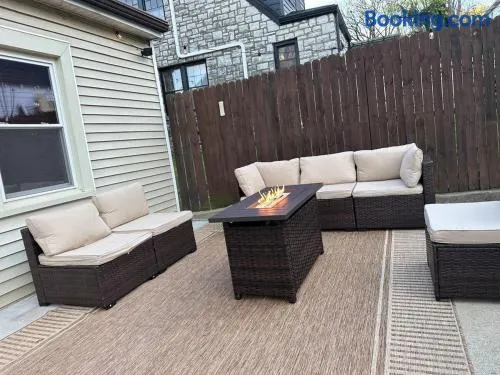 Stylish 3BR with Patio Walk to State Capitol - Image 1