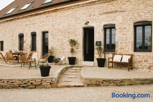 La Bergerie maison 2 chambres dans le village de Palleau, Les Blés Dorés maison 3 chambres et les Graines de Lin maison 3 chambres à Corgengoux avec piscine, verger, terrasses aménagées, parking voitures, terrain de pétanque, à vous de choisir votre gîte - Image 1