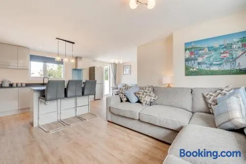3 Bed in Higher Crackington oc-avond - Image 1