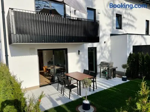 Appartement de vacances avec jardin, terrasse et barbecue | Vue jardin - Image 1