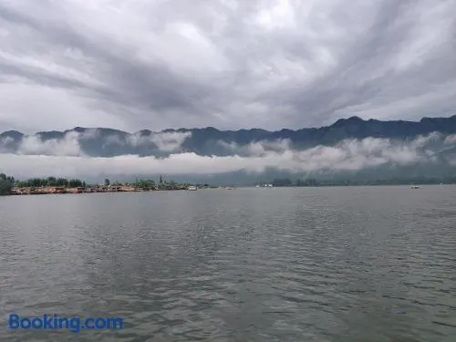houseboat star ruby snow view - Image 1