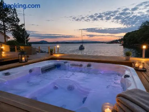 Luxury Waterfront Cabin near Bergen - Sleeps 18 - Private Sauna, Hot Tub & dock - Image 1