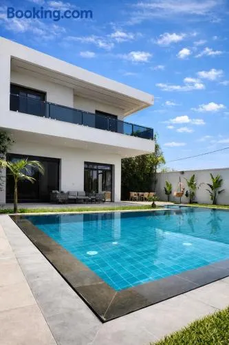 Villa de luxe piscine chauffée & Jacuzzi & Petit déjeuner - Image 1
