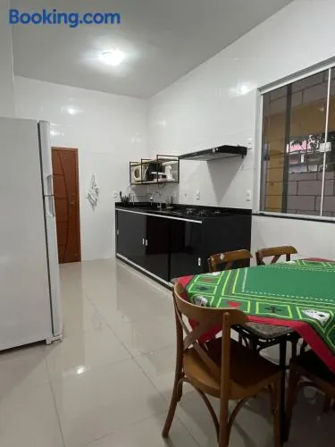 Casa para Famílias, Grupos e Empresas, Até 9 Hóspedes Próxima à Rodovia Dutra - Image 1