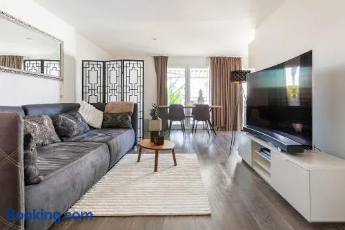 Luxury Business Apartment with 2 Monitors and Parking - Image 1