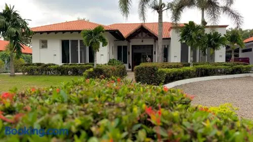 Villa de lujo con piscina de ensueño - Image 1