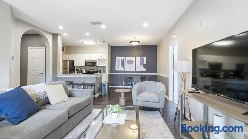 Landing Modern Apartment with Amazing Amenities (ID1007X548) - Image 1