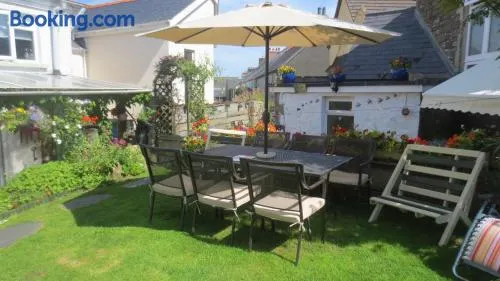 Hamilton Lodge - Cottage sleeps 8 - Image 1