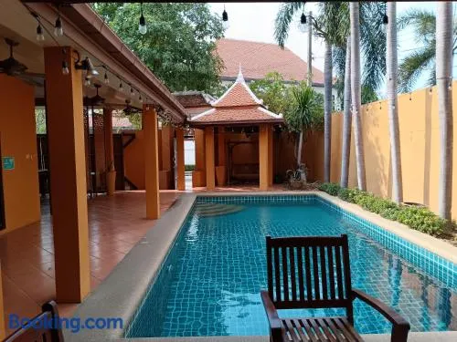 Jomtien 4BR golden villa - Image 1