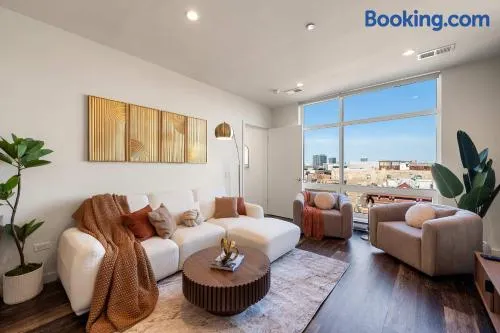 Luxury 2BD-2BA View-Gym-Rooftop - Image 1