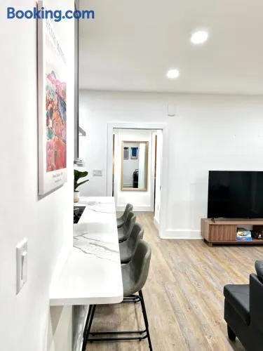 New 2BDR 2BATHS 1 Park Spot APT Super Close to NYC - Image 1