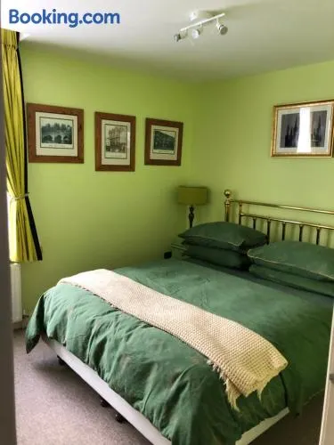 Flat G, 8 Castle Street - Image 1
