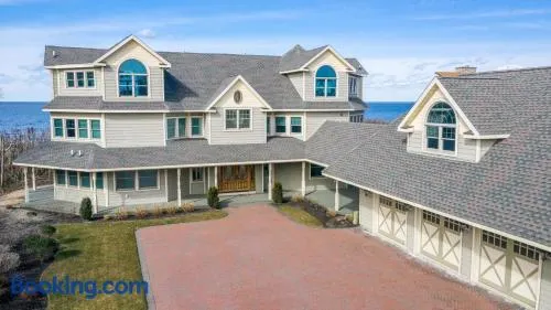 Luxury On The Bay - Image 1