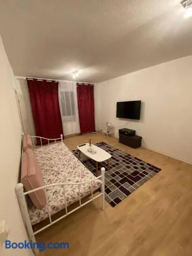 Gemütliche Wohnung mit Smart-TV und großem Balkon - Image 1