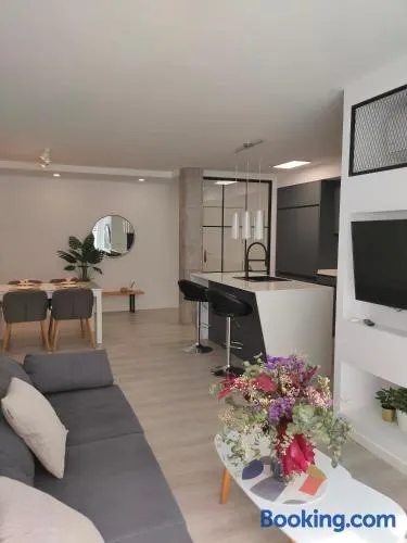 Casa Mallen, con amplia terraza, en el barrio de Nervión - Image 1
