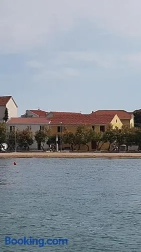 Beach apartment VAMI with sea view - Image 1