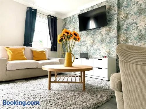 Cute townhouse with parking space in village near Leeds & York - Image 1