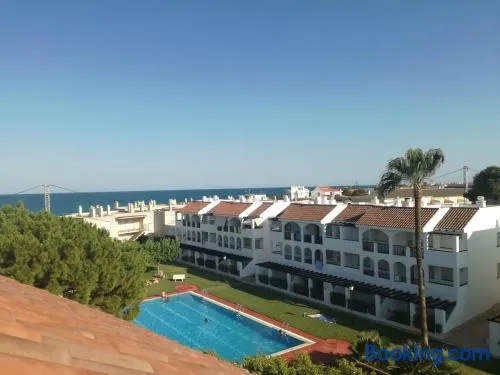 Apartamento con terraza privada y piscinas - Image 1